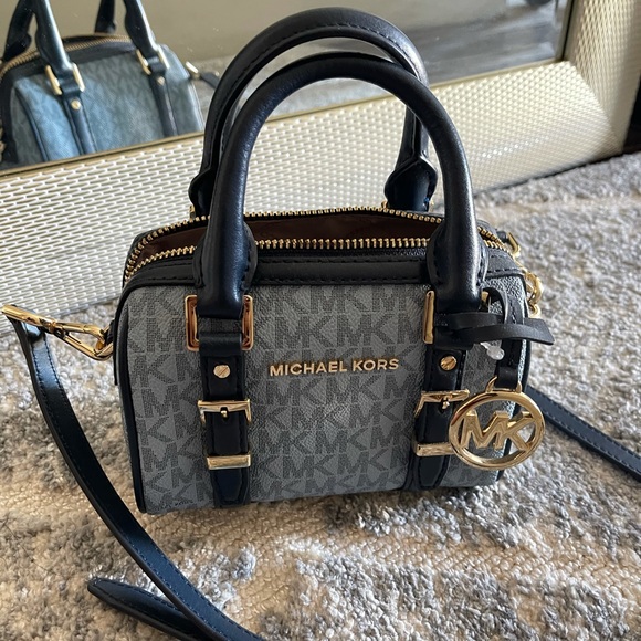 Michael Kors purse - Picture 1 of 3